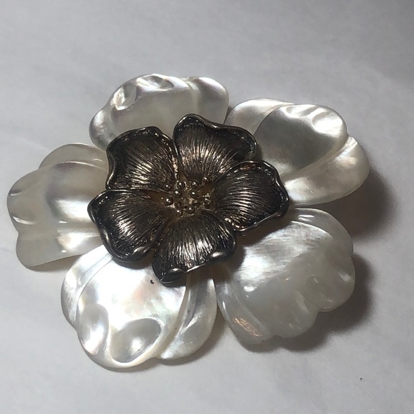 Mother of Pearl Sterling Flower Pin Pendant - Picture 2 of 5